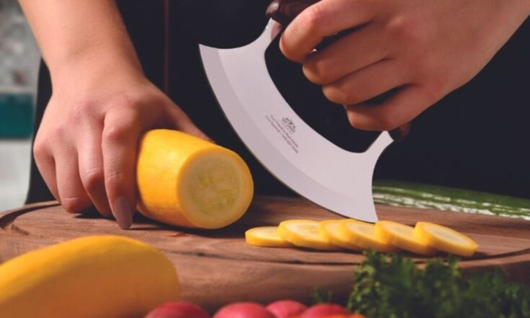 How to use ulu knife