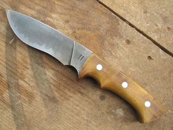 Common-Materials-Used-in-Patch-Knife-Construction