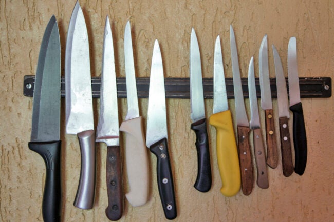 Safety-Tips-for-Using-a-Hunting-Knife