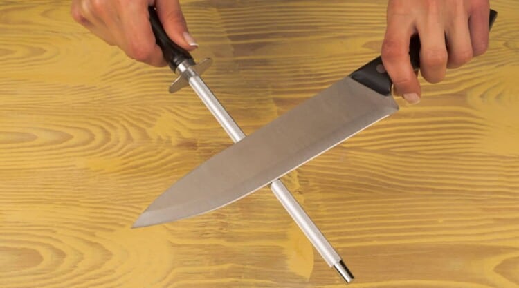 Step-by-Step-Guide-Sharpening-Your-Pocket-Knife-at-the-Right-Angle